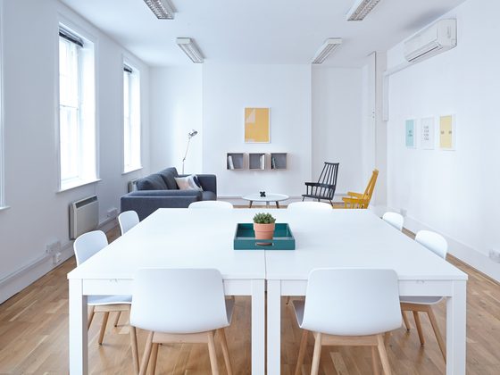 Meeting room with a long table and a pink wall